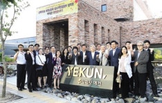 공연장 같은 공장…감성이 경쟁력이죠