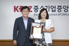 혁신과 상생 두 토끼잡은 섬유계 첫 여성 CEO