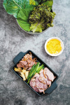홍삼원액 첨가·참나무 훈연…잡내 없이 맛 깔끔