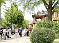 뚜벅뚜벅  황소걸음  삼청동  한바퀴