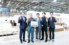 경기포천가구조합·인리브, 영중면에 식탁 기증