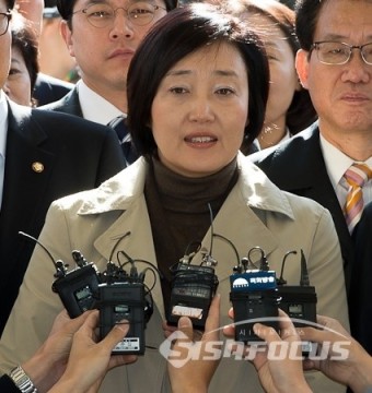 새정치민주연합, 박영선 첫 여성 원내대표 선출