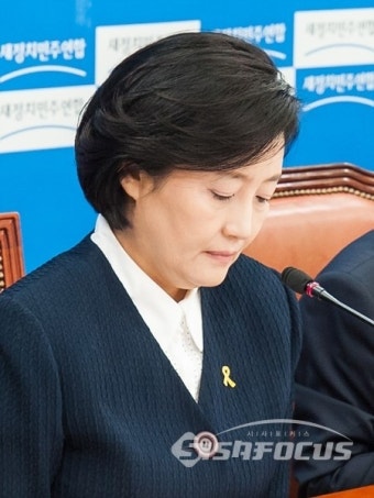 고개숙인 새정치민주연합 박영선 원내대표