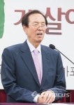 인사말 하는 양원초교 이선재 학교장