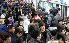 신분당선 정자역, 타는 냄새때문에...