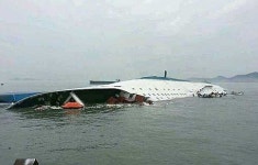 세월호 참사 1주기 앞두고 일반인 희생자 가족 팽목분향소 찾아