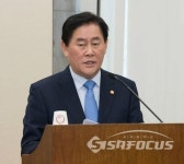 최경환, 정규직이 양보해야 비정규직 문제 해결