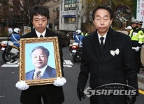 상도동 떠나는 YS