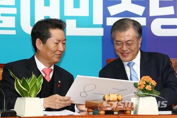 정청래, 문재인 전 대통령과 회동…원팀 강조