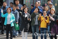 김종인 지원유세에 환호하는 안산 시민들