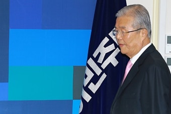 더민주 비대위 회의 입장하는 김종인