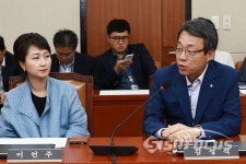 인사말 하는 김성식 의원