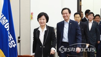더불어민주당 최고위 회의, '입장하는 추미애-우상호'