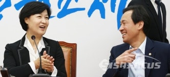 대화하는 추미애-우상호