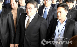 檢, 긴급체포 안종범 전 수석 상대 이틀째 고강도 수사