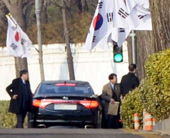 특검, '청와대 압수수색 시도...실제 이뤄질지 미지수
