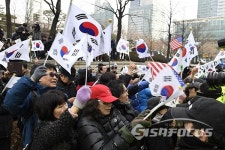 보수단체 이재용 구속영장 기각하라