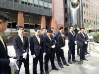 KB금융지주 주총, 청경‧직원 동원 입구 봉쇄