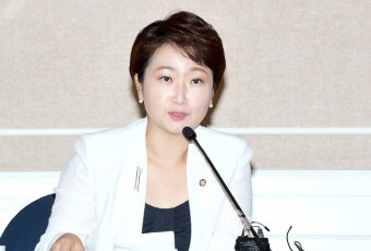 국민통합포럼에서 발언하는 이언주 의원