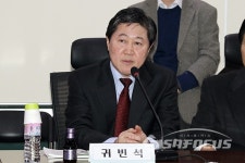 축사하는 홍문종-유기준-박완수 의원