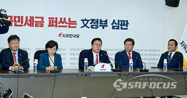권성동·박찬대, 원내대표 퇴임 선언 소회 열어