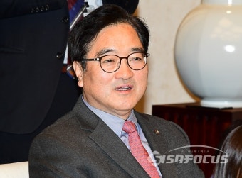 국회의장과 여야 3당 원내대표 회동서 발언하는 우원식 원내대표