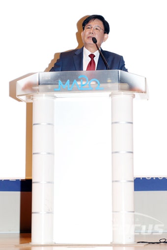 인사말 전하는 박강수 대한장애인사격연맹 회장