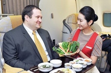 아워홈, 항공기 기내식 사업 진출…기내식 서비스 기업 하코 인수