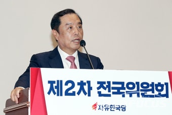 수락 연설하는 자유한국당 김병준 혁신비대위원장