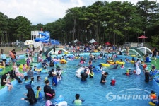 아이들 피서천국...영동 송호관광지 물놀이장