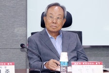 [포토] 박관용 전 국회의장, 한반도 종전선언의 함정 토론회 참석