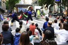 서울거리예술축제, 시청앞에서 관객의 환호와 함성속에 개막 !
