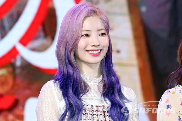 트와이스 다현, 일본 셀렉트샵 비샵 오픈 행사 참석…빛나는 미모로 팬들 사로잡아