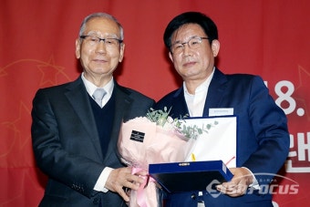 [포토] 박강수 대한장애인사격연맹 회장, 범사련 선정 '좋은 정치인상' 수상