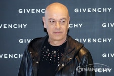 [포토] 강렬한 눈빛의 니콜라 드젠 지방시 크리에이티브 디렉터