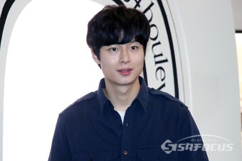 [포토] 김충재, 청량감 가득한 비주얼