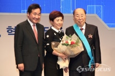 (주)형래건설 - 영암군 | [포토] 이광래 우미건설 명예회장, '2019 건설의 날' 금탑산업훈장 수상