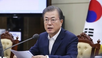文 대통령 국정 지지율 48%…부정평가 1%p 하락
