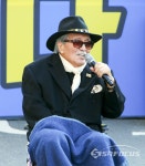 [포토] 김동길 교수, 적화통일 걱정돼...문재인 퇴진 집회에서 휠체어 타고 연설