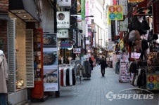 회식·모임 증발…주류업계, 제조·유통·소매 연쇄 위기