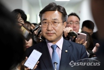 윤호중, 민주당 원내대표 불출마…김태년·전해철·정성호 구도로