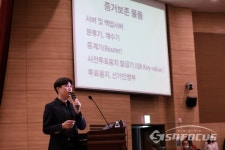 [포토] 4.15총선 의혹 관련 자료 제시하는 조슈아