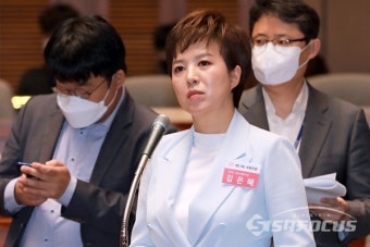 [포토] 당선자 워크숍에서 사회보는 김은혜 당선인