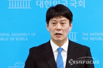 [포토] 한민수 국회 공보수석비서관, 본회의 연기 및 여야 합의 촉구 기자회견