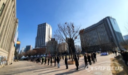 당정, 전 국민 부족함 없이 2월 백신접종 진행할 것