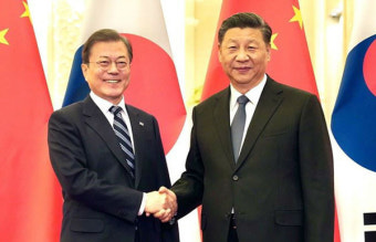 문재인-시진핑, 한중 정상 통화...수교 30주년 양국 교류 활성화 협력