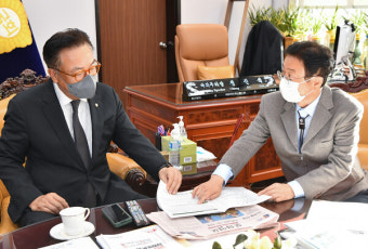 경북 현안사업 국비 지원 건의에 이철우 경상북도지사 강조, 협력 강조하는 구윤철 경제부총리 만남(news_id=12345)