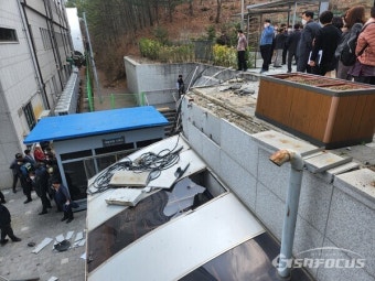 급발진 의혹... 의정부시청 2층 높이 주차장서 관용차 추락