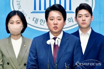 [포토] 긴급기자회견 갖는 이준석 대표