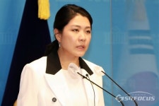 [포토] 신현영 의원, 정부의 코로나 방역 대책 관련 논평